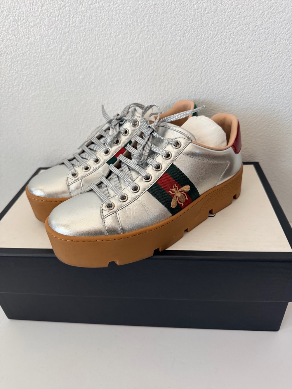 Gucci Z3172 Women's Ace Silver Embroidered Platform Sneaker Size 35.5/6.5-7 US